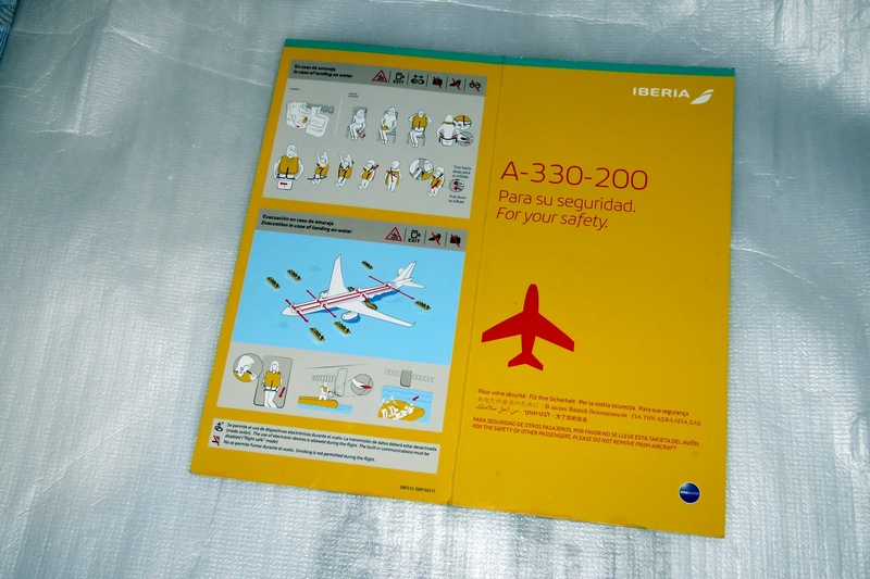 Safety card Avianca (Brasil) Airbus A319 – versão 1 – AVIAÇÃO