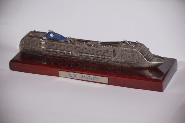 Navio MSC Musica (miniatura em metal escala aproximada 1:1000)