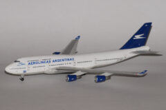 Aerolineas Argentinas Boeing 747-400 LV-AXF (Magic 1:400)