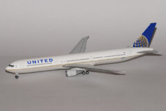 United Airlines Boeing 767-400 N69063 (Herpa 1:400) *detalhe*